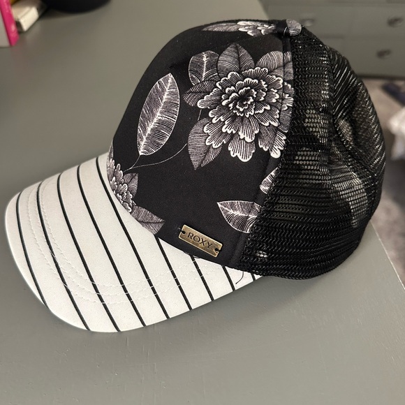 Roxy Trucker hat - Picture 3 of 5